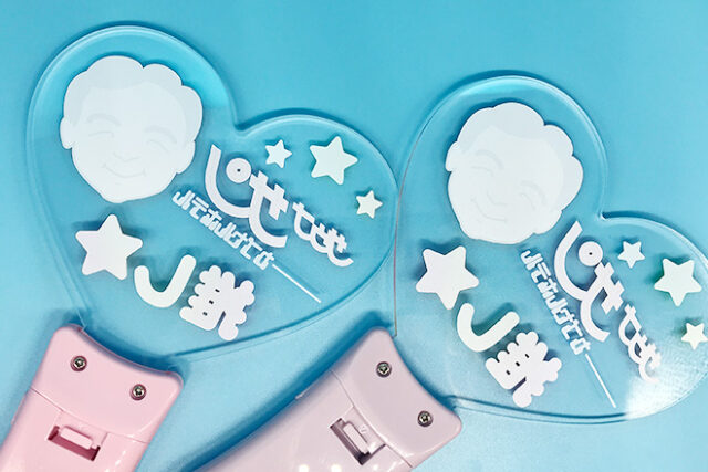 カラフルイラストと2色グリップで楽しむペンライト