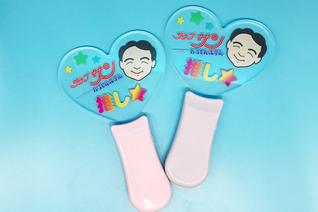 カラフルイラストと2色グリップで楽しむペンライト