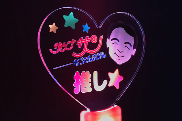 カラフルイラストと2色グリップで楽しむペンライト