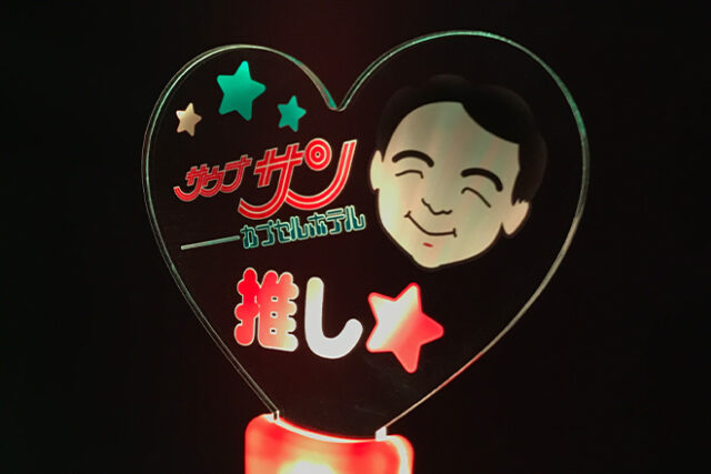 カラフルイラストと2色グリップで楽しむペンライト