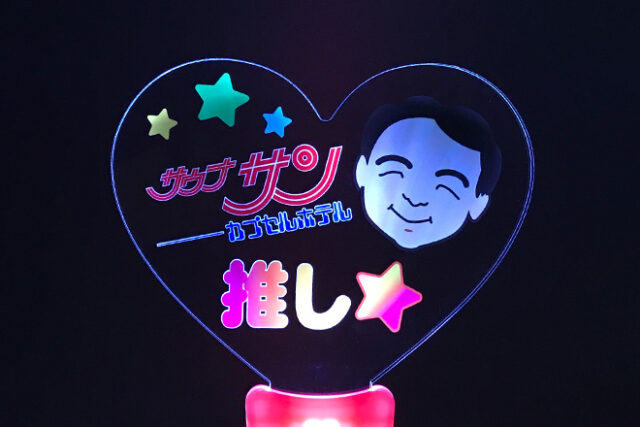 カラフルイラストと2色グリップで楽しむペンライト