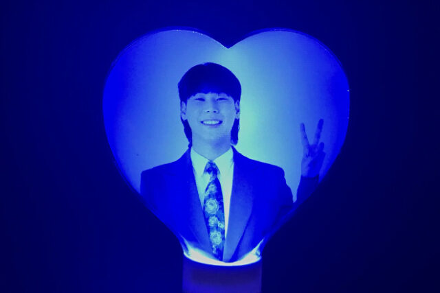 男女の写真を両面にデザインしたハート型立体ペンライト