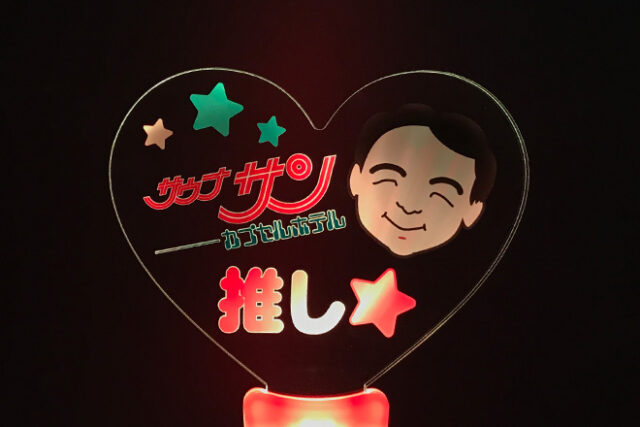 カラフルイラストと2色グリップで楽しむペンライト