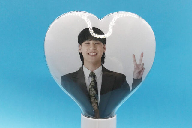 男女の写真を両面にデザインしたハート型立体ペンライト