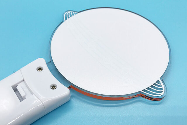 五線譜がオレンジの球体を囲むアクリルペンライト