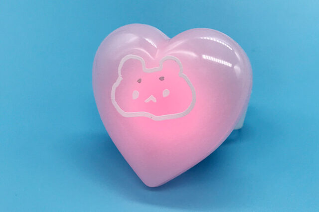 手書き風のアニマルに心が和むハート形のリングライト