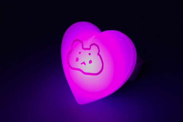 手書き風のアニマルに心が和むハート形のリングライト