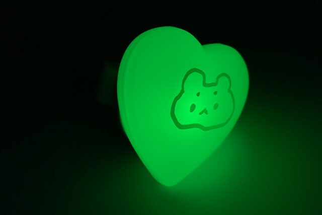 手書き風のアニマルに心が和むハート形のリングライト