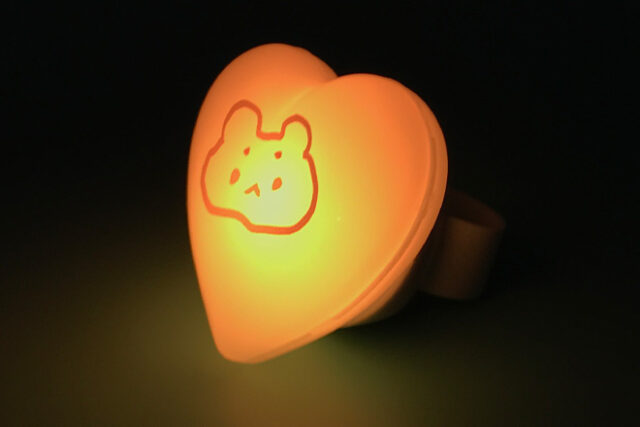 手書き風のアニマルに心が和むハート形のリングライト