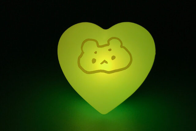 手書き風のアニマルに心が和むハート形のリングライト