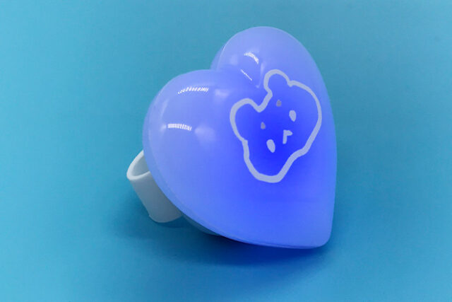 手書き風のアニマルに心が和むハート形のリングライト