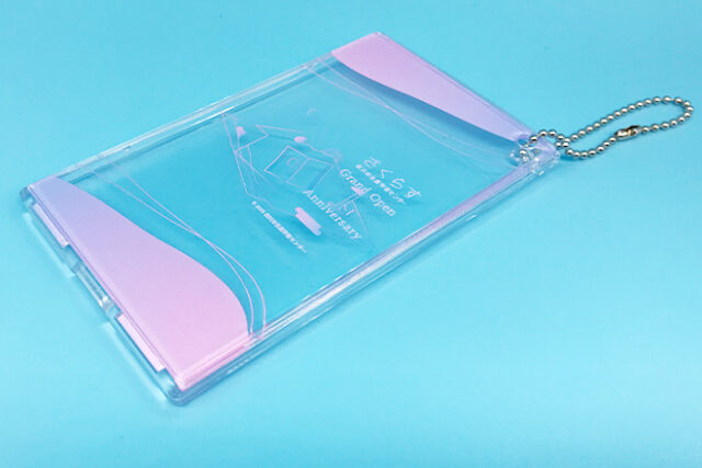 淡彩グラデが映える上品な印象のPCクリアパスケース