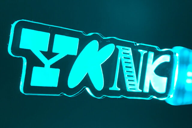 文字のデザインを際立たせるレーザー彫刻ペンライト