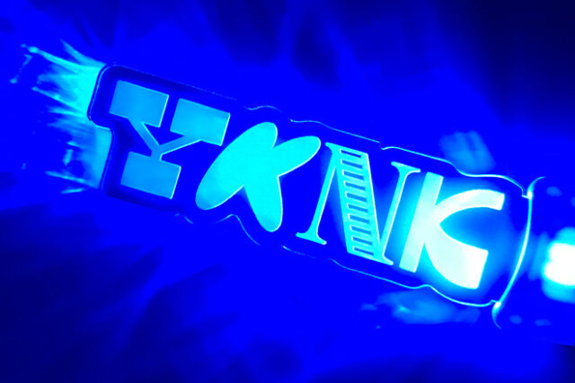 文字のデザインを際立たせるレーザー彫刻ペンライト