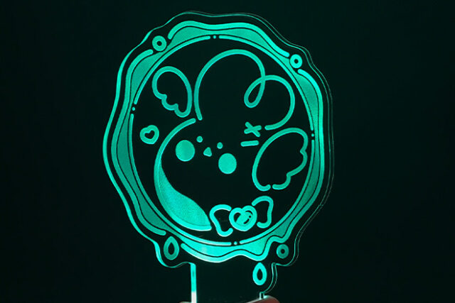 手描き風のやさしい曲線が魅力のアクリルペンライト