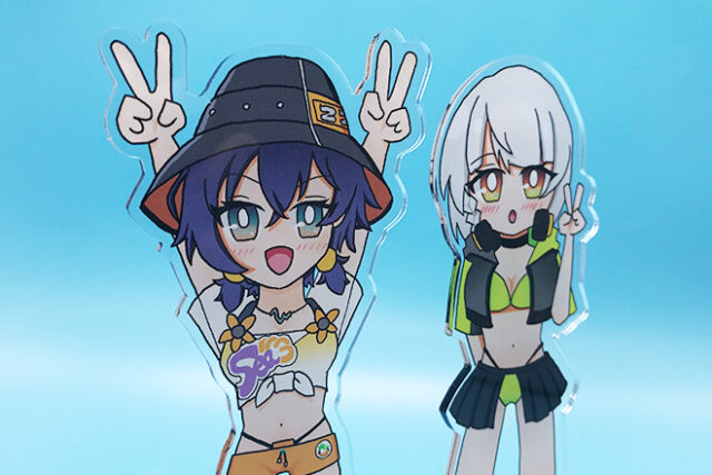 白浜と水着姿の女の子たちを大きく飾るLサイズアクリルスタンド