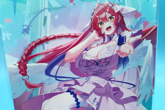 しなやかで優美な女性画を鮮明にプリントしたアクリルパネル