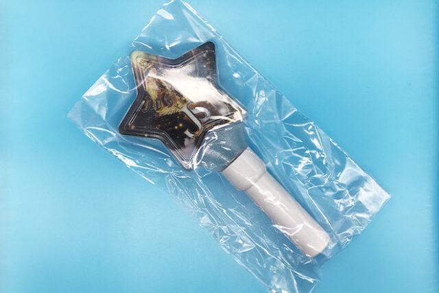 黒と金の配色が豪華！デザインが際立つ星型立体ペンライト