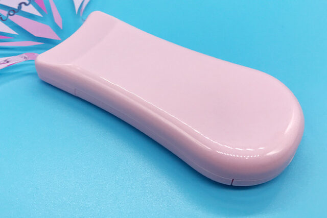 ピンクのダイヤカットが華やかに輝くペンライト