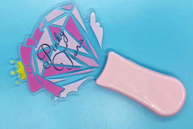 ピンクのダイヤカットが華やかに輝くペンライト
